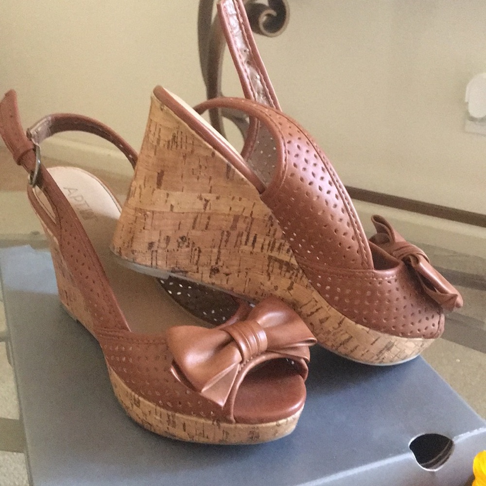 Apt 9 brown wedges sandals